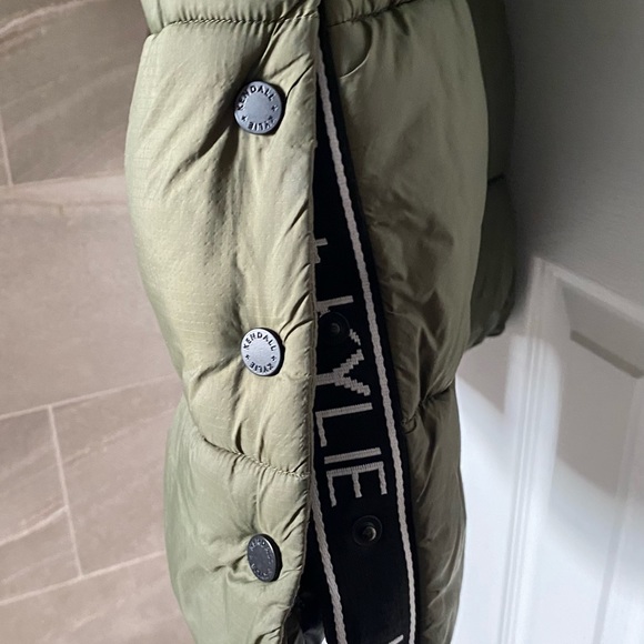 Kendall + Kylie  Small Jacket - Picture 6 of 7